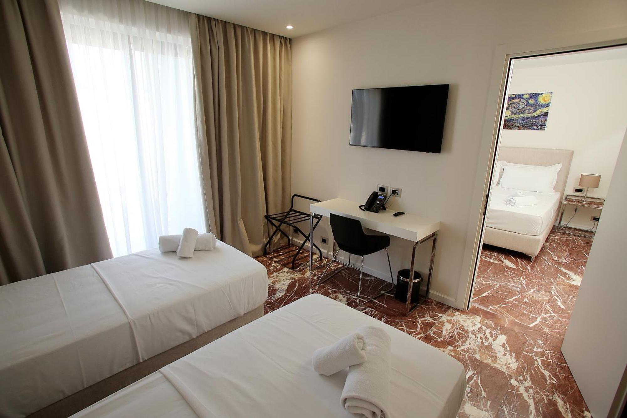 Hotel Bay