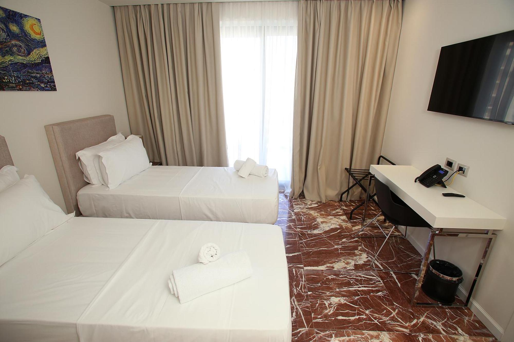 Hotel Bay